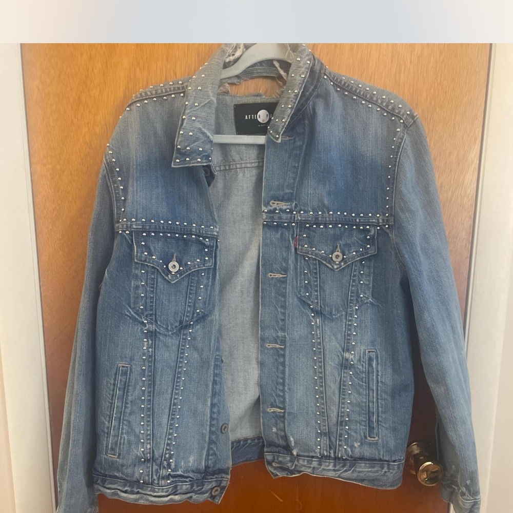 Nasty gal/Levi’s Jean jacket size medium/large
